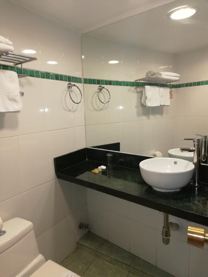 Hotel Montecarlo Santiago del Cile Esterno foto
