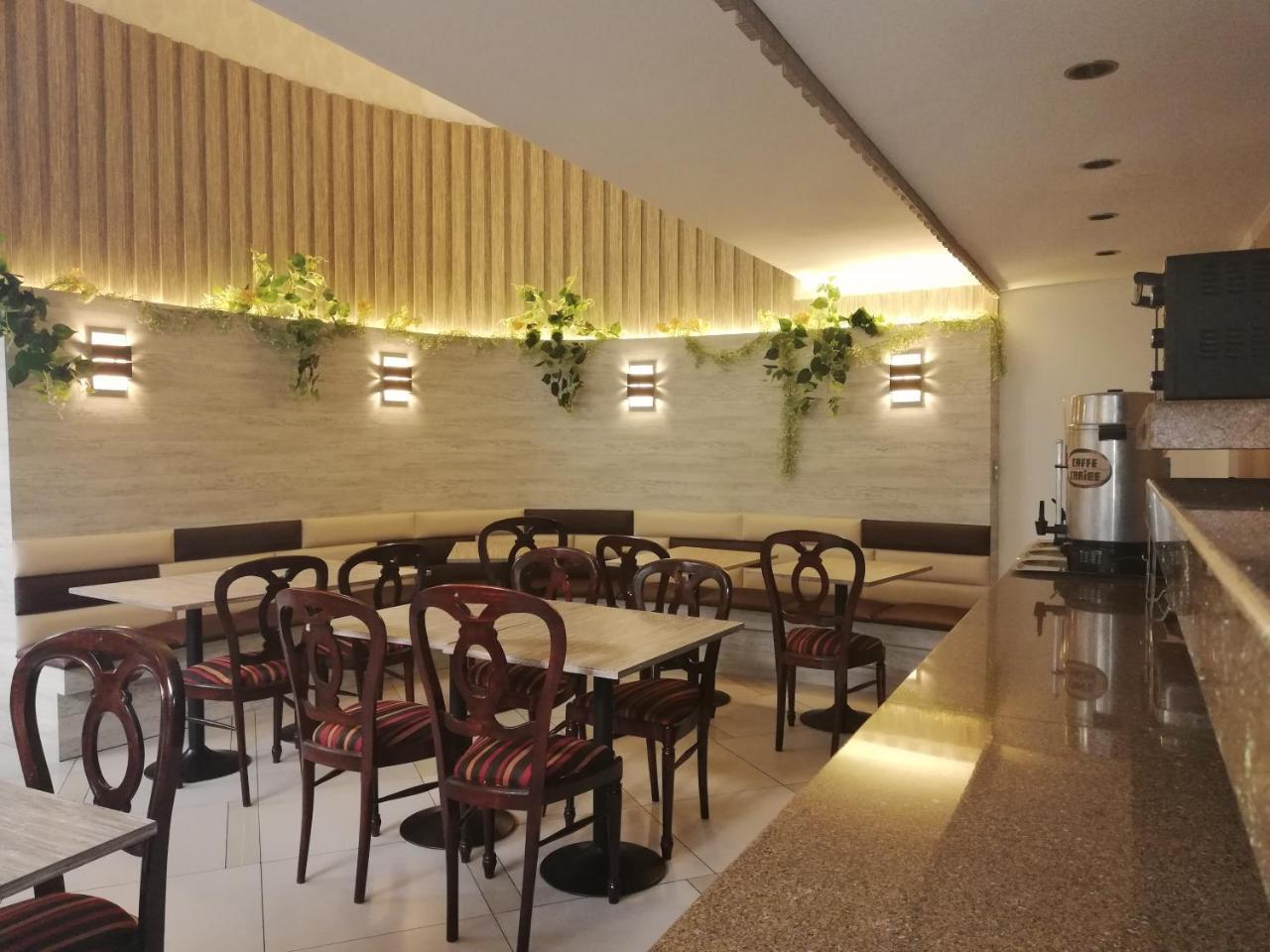 Hotel Montecarlo Santiago del Cile Esterno foto